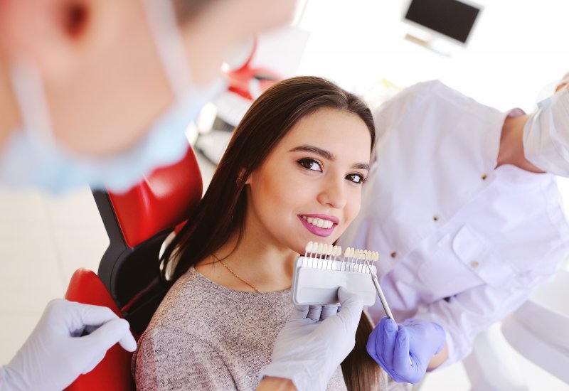 patient getting dental veneers in Tyler